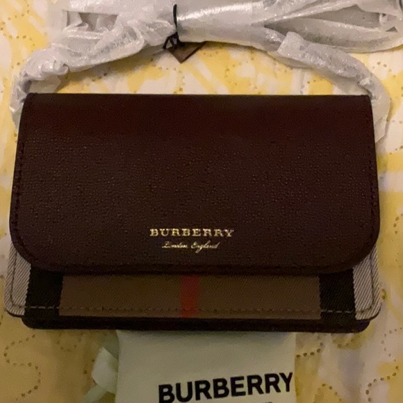 NWT Burberry Hampshire crossbody. - Picture 2 of 7